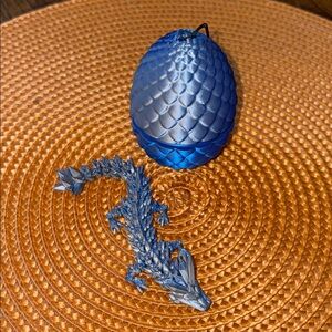 Mini 3D Printed Iridescent Blue/Gray Egg with Articulated Dragon Fidget Toy